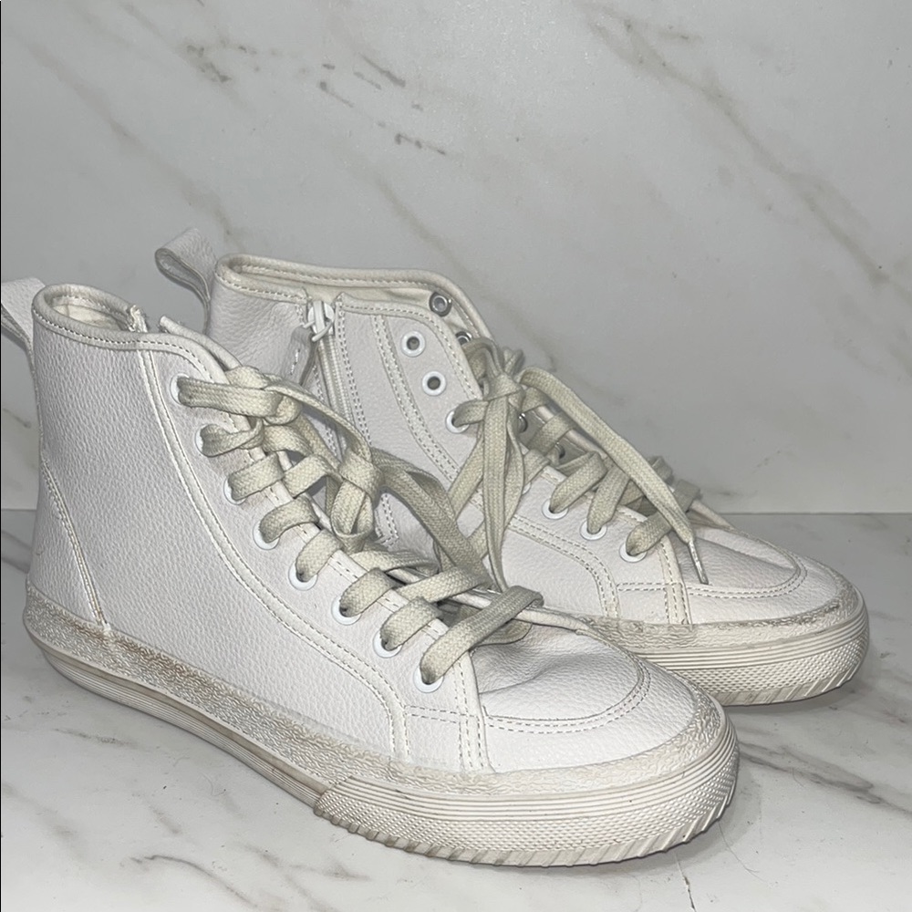 Clarks Roxby hi top white sneakers sz 7.  (P17